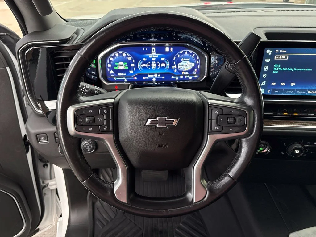 Used 2022 White Chevrolet RST image 9