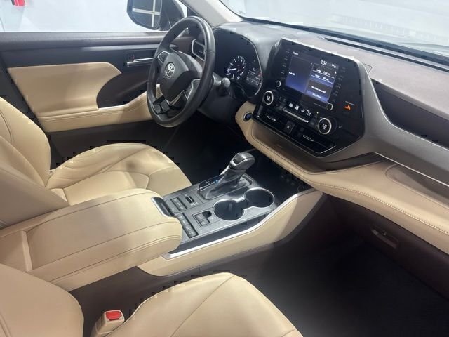 Used 2021 Brown Toyota XLE image 29