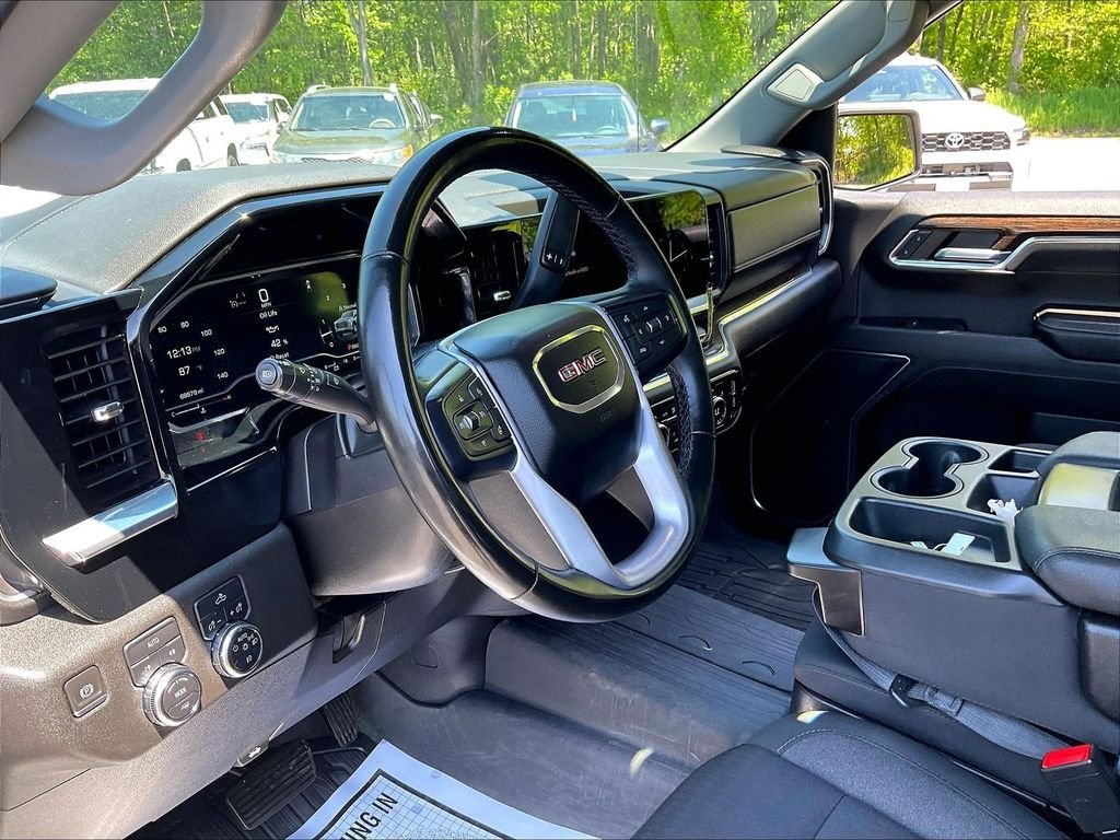 Used 2023 White GMC Elevation image 8