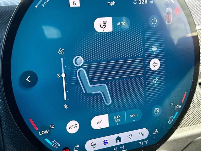 New 2026 Blue MINI Signature Plus image 13