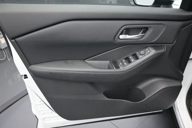 New 2026 Everest White Pearl TriCoat Nissan SV image 9