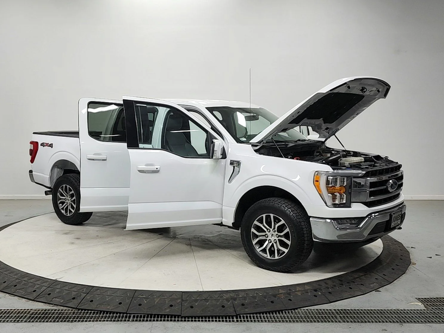 Used 2021 White Ford Lariat image 9