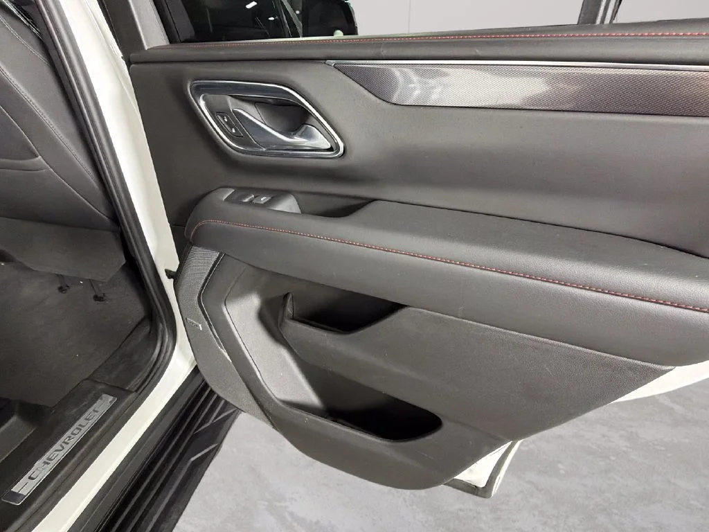 Used 2023 IRIDESCENT PEARL TRICOAT Chevrolet RST image 37