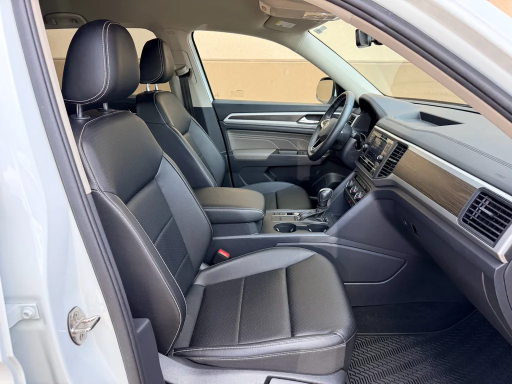 Used 2022  Volkswagen 2.0T SE image 12