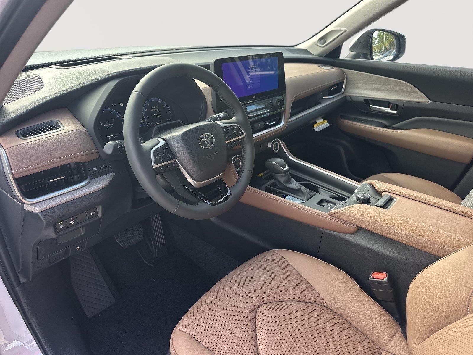 New 2026 Wind Chill Pearl <sup>1</sup> Toyota  Platinum image 9