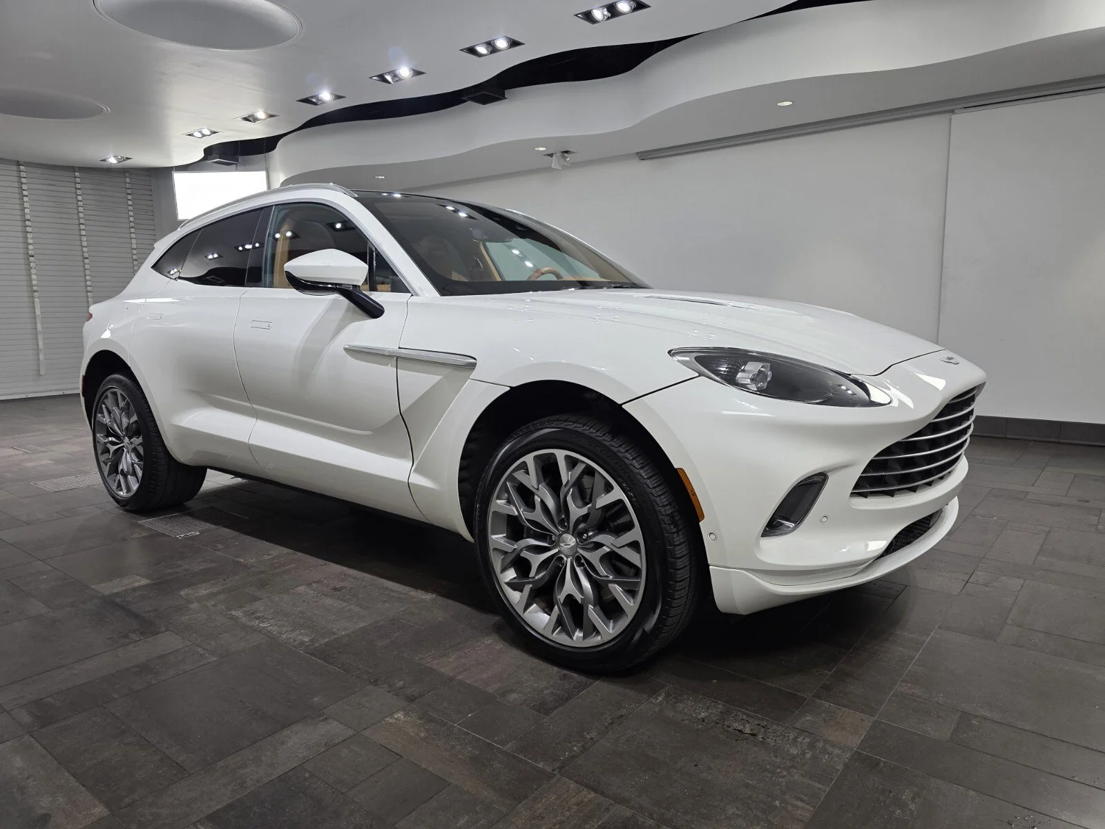 2022 Aston Martin DBX 4.0 V8 AWD's photo