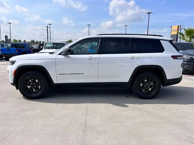 New 2026 Bright White Clearcoat Jeep Altitude image 4
