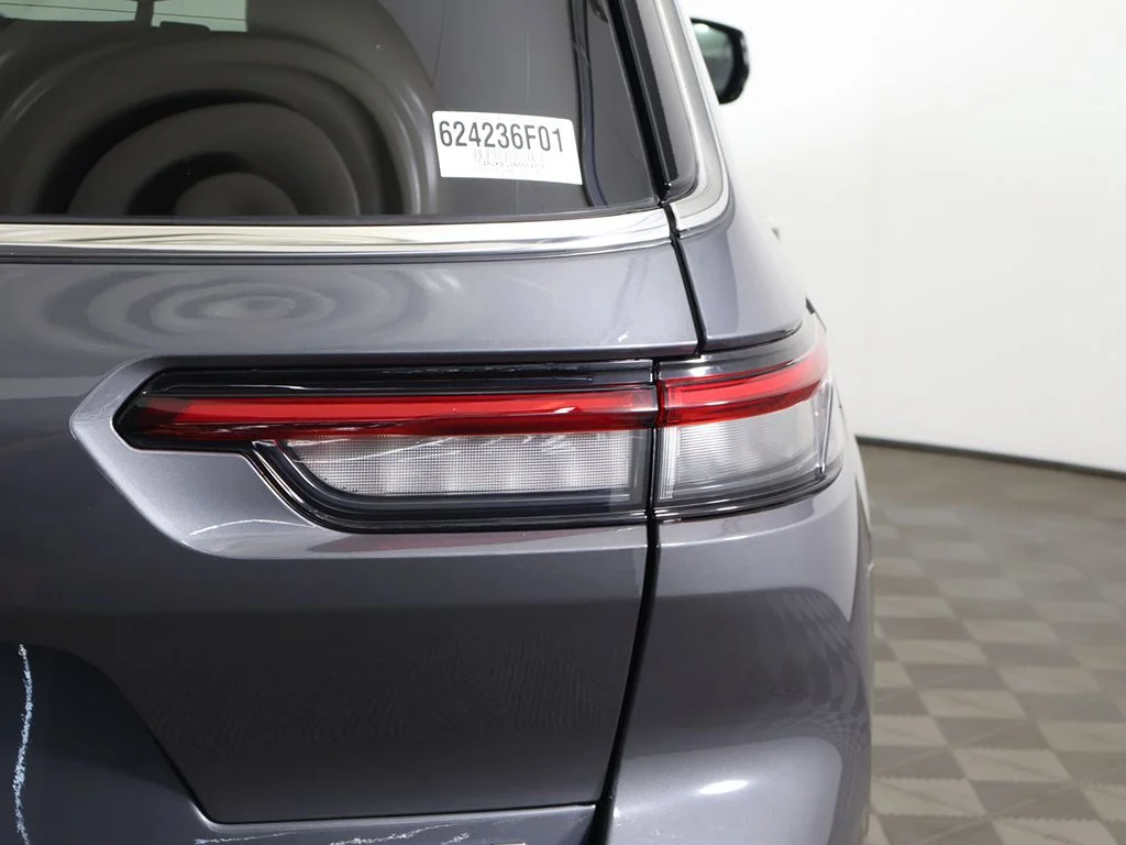 Used 2022 Gray Jeep Limited image 20