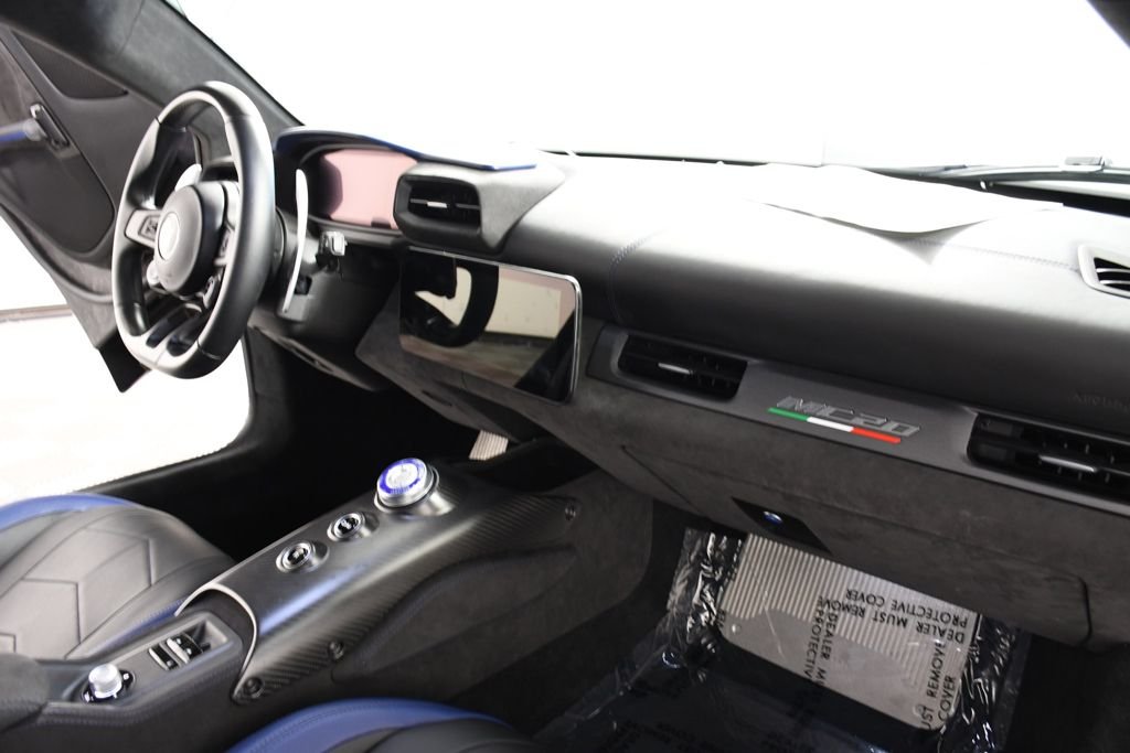 Used 2022 Bianco Audace Maserati Base image 25