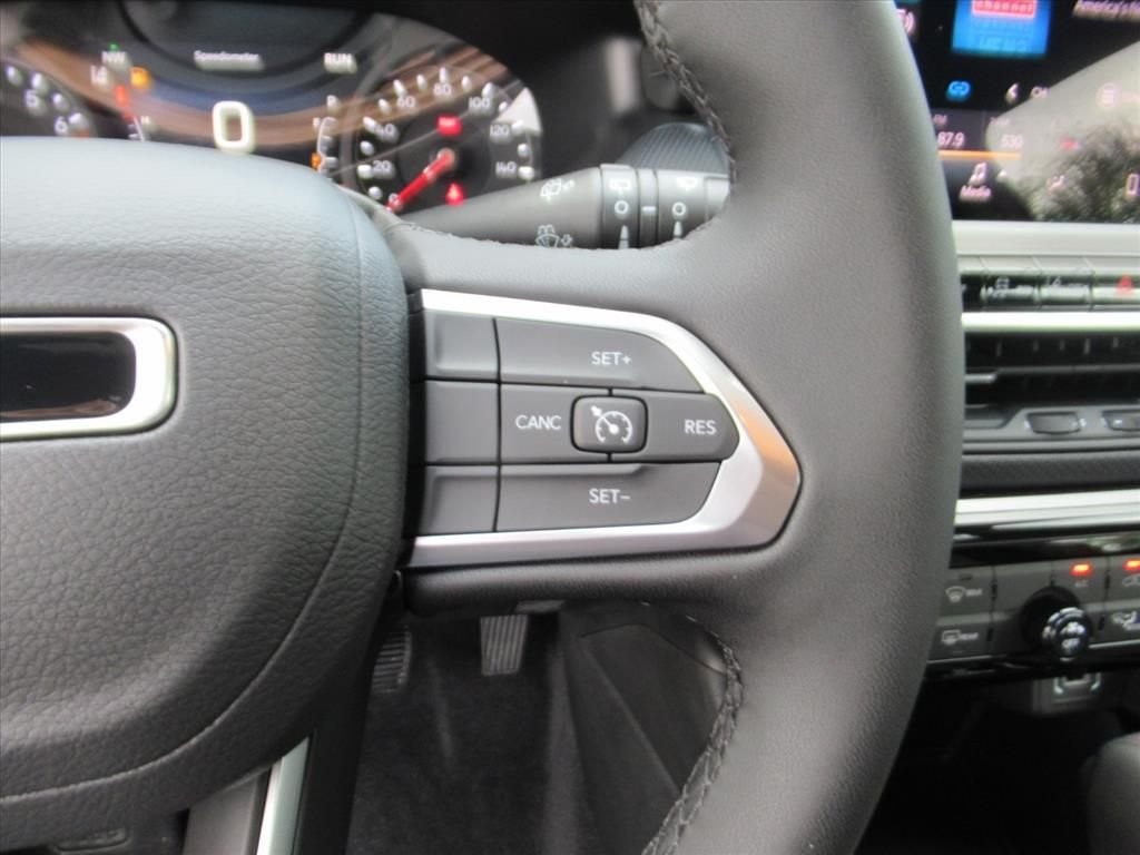 New 2026 Red Hot Pearlcoat Jeep Latitude Altitude image 19