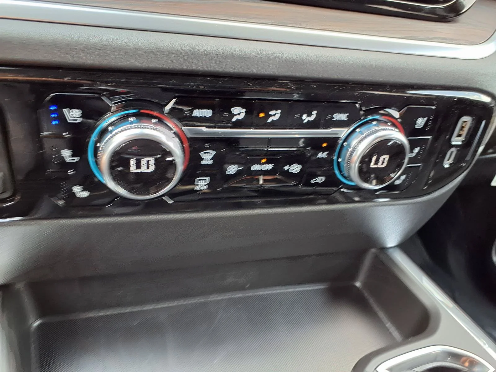 2026 GMC Sierra 1500 SLT - Photo 6