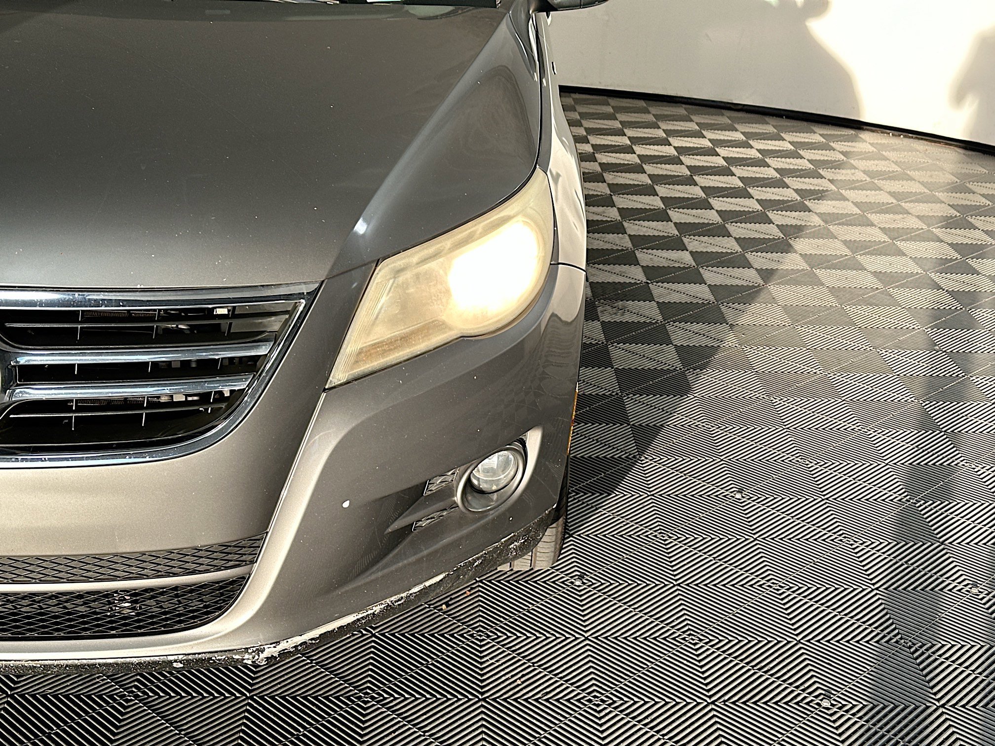 Used 2010 Brown Volkswagen S image 9