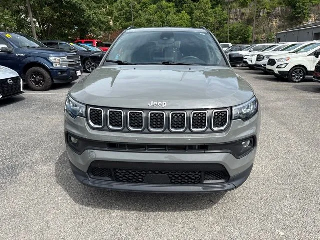 Used 2024 Gray Jeep Latitude image 8