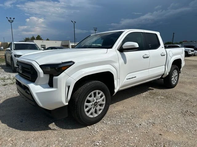 Used 2025 White Toyota SR5 image 5