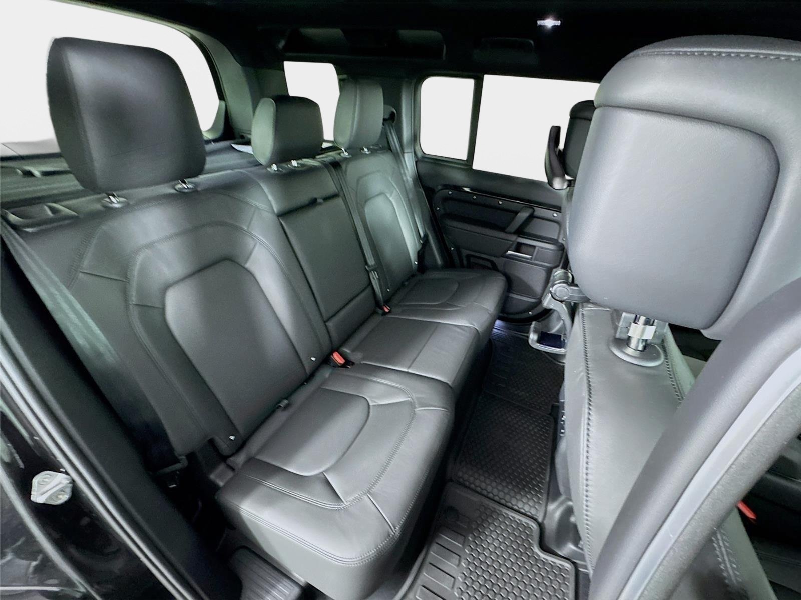 Used 2026 Santorini Black Land Rover X-Dynamic SE image 29