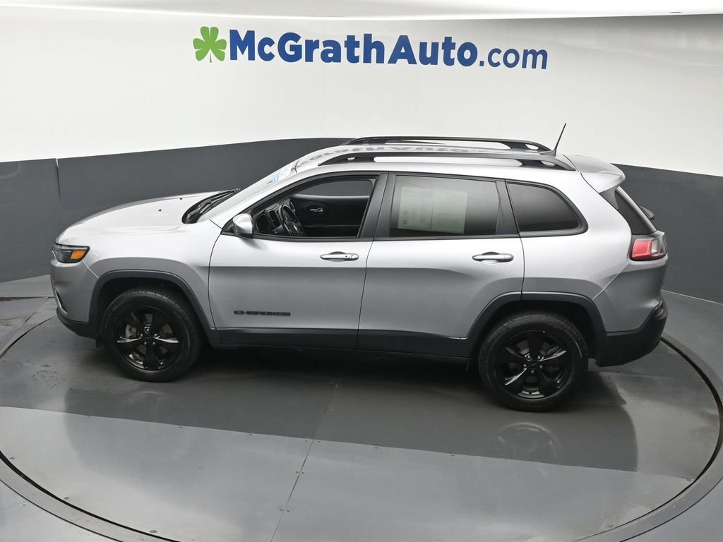 Used 2019 Silver Jeep Latitude Plus image 24