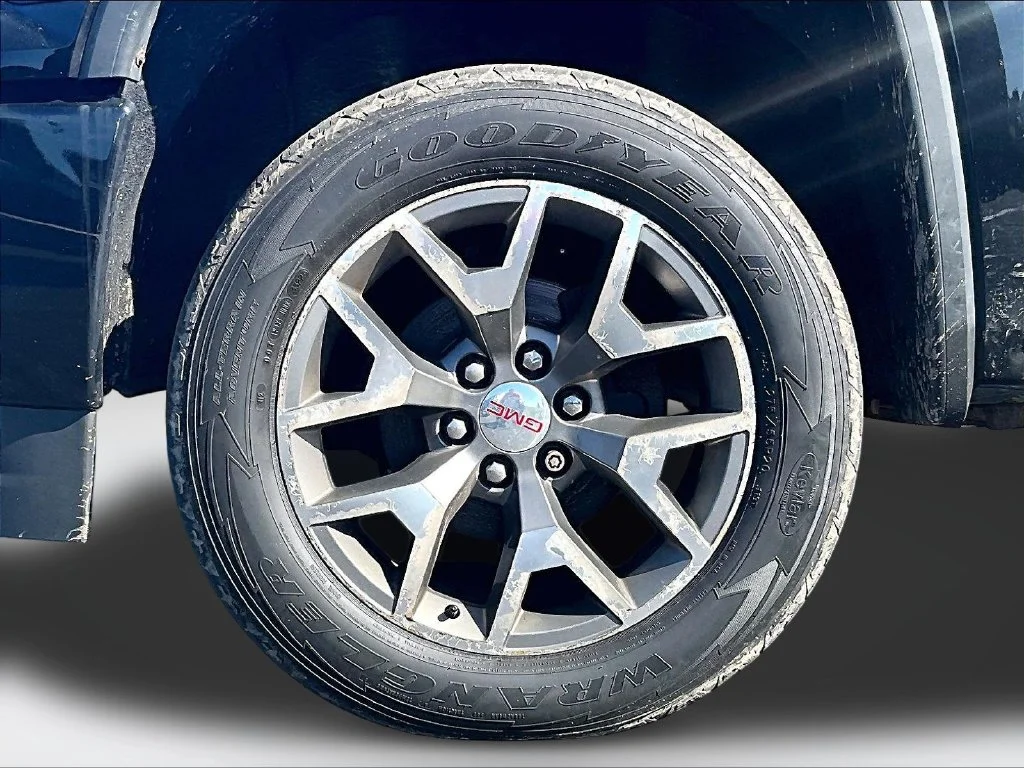Used 2016 Black GMC SLE image 8