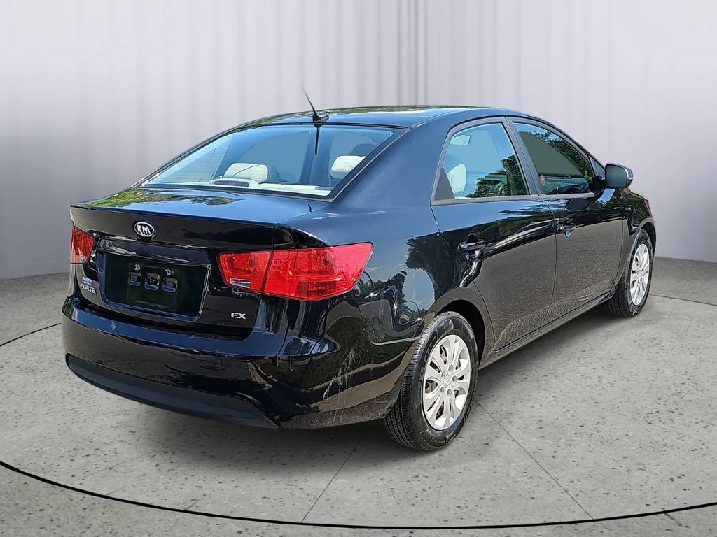 Used 2013 Black Kia EX image 3