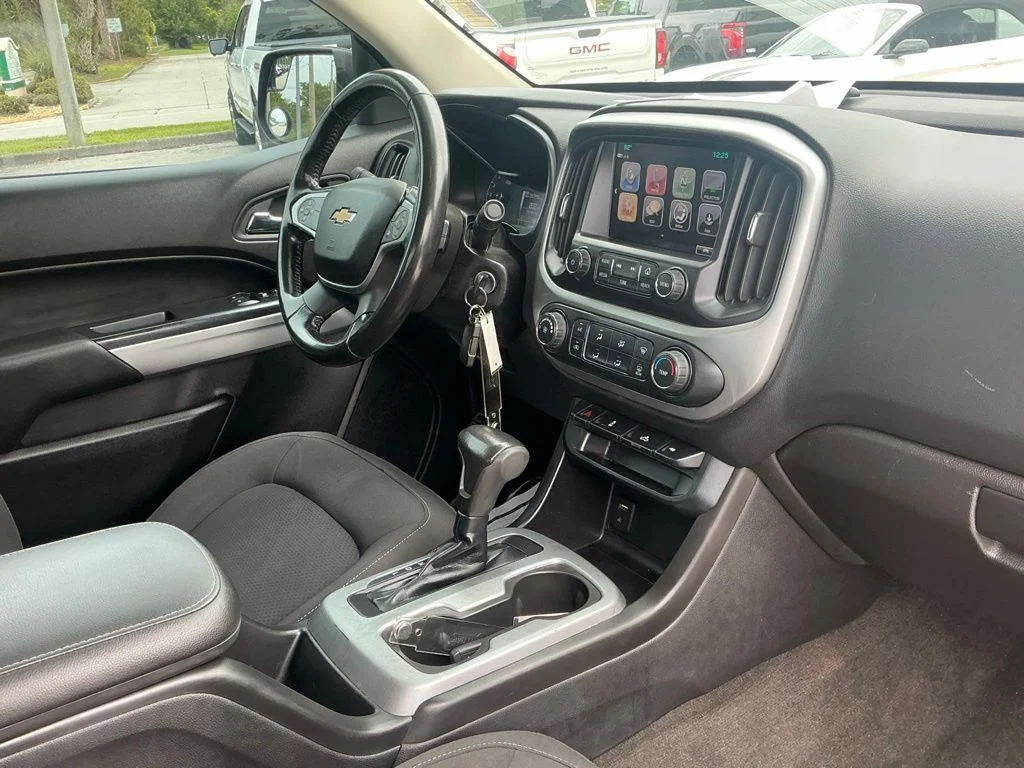 Used 2017 Silver Chevrolet LT image 28