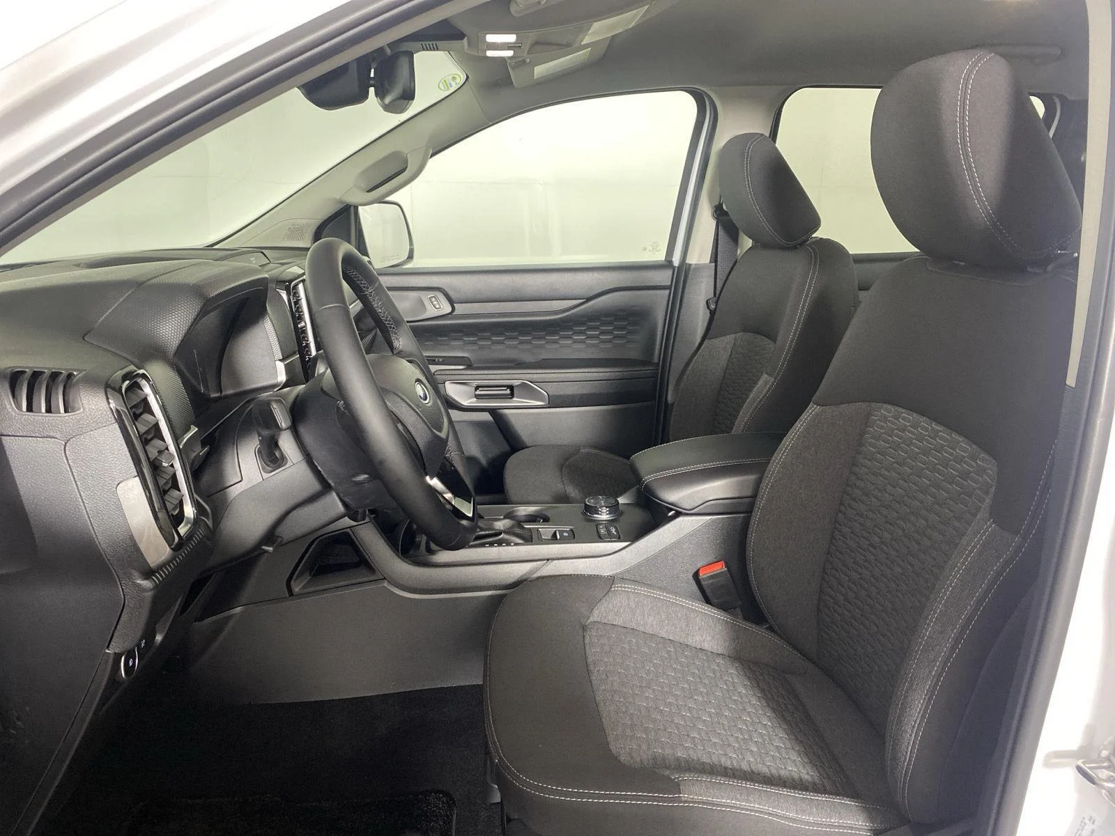 Used 2025 Oxford White Ford XLT image 13
