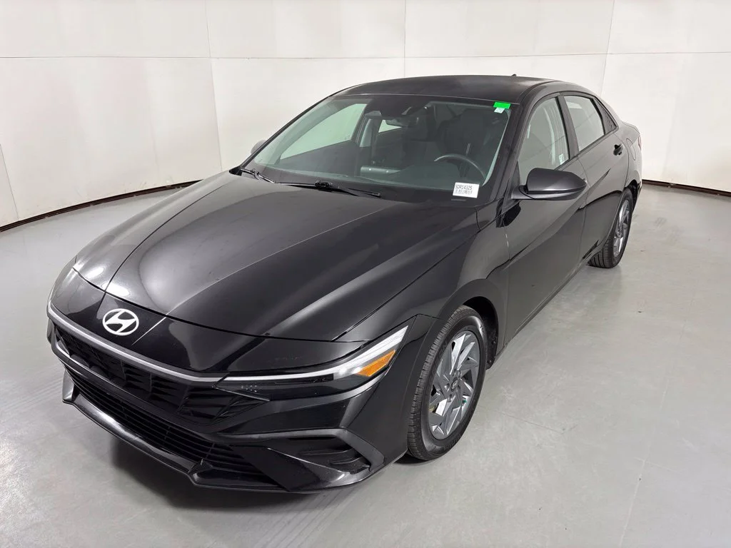 Used 2024 Black Hyundai SEL image 4