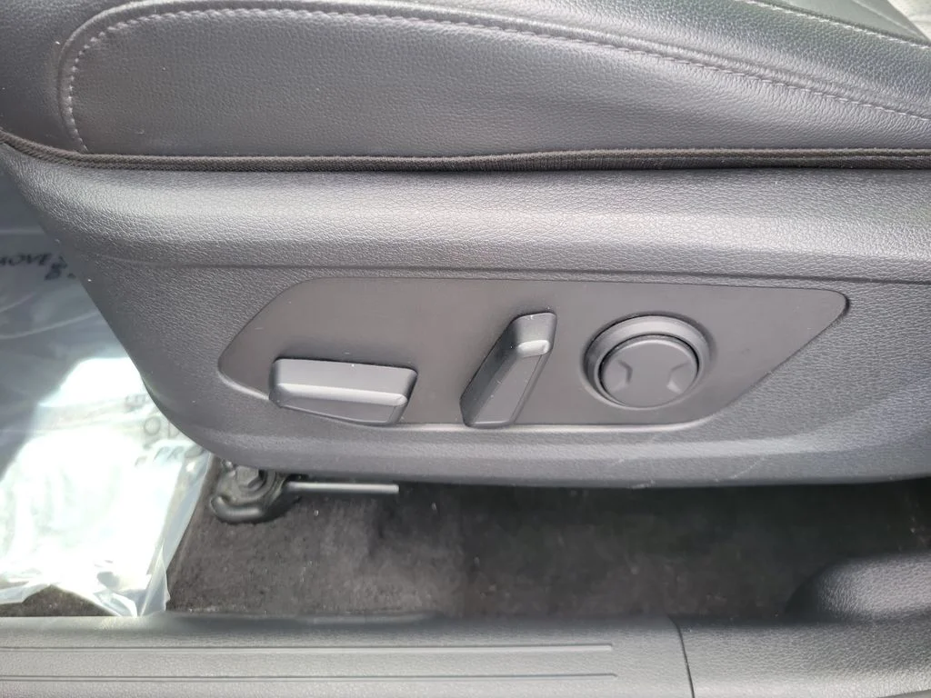 Used 2024 Red Kia X-Line image 19