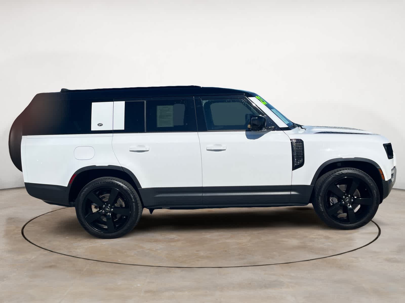 Used 2023 Fuji White Land Rover SE image 6