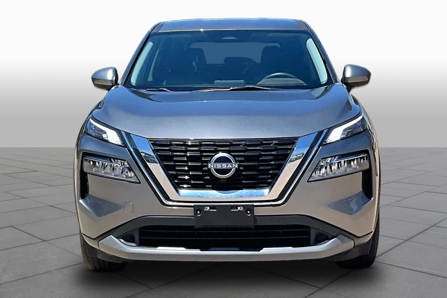 Certified Used 2023 Gun Metallic Nissan SV image 3