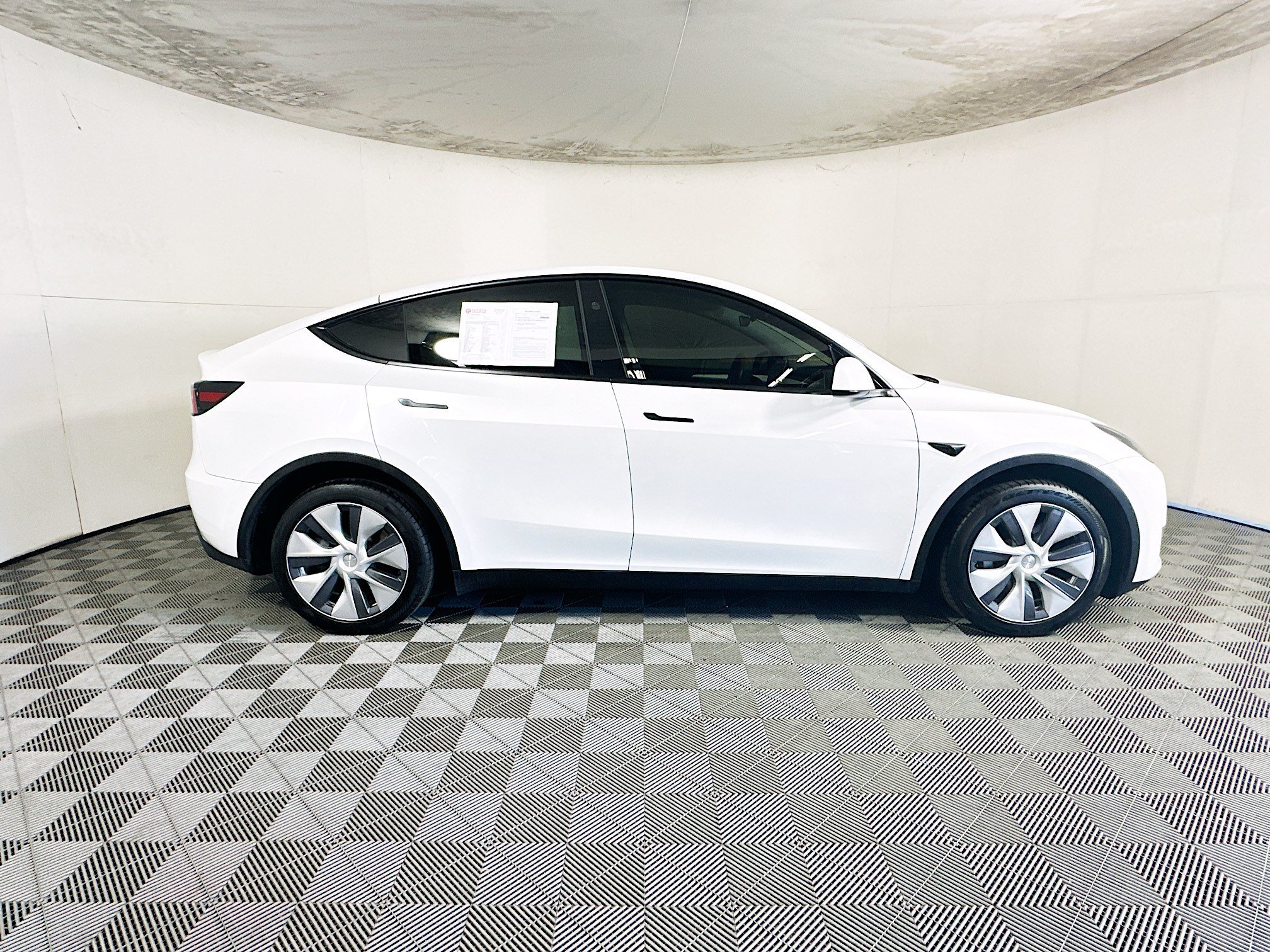 Used 2024 Tesla Model Y Long Range with VIN 7SAYGDEE7RA216632 for sale in Coconut Creek, FL