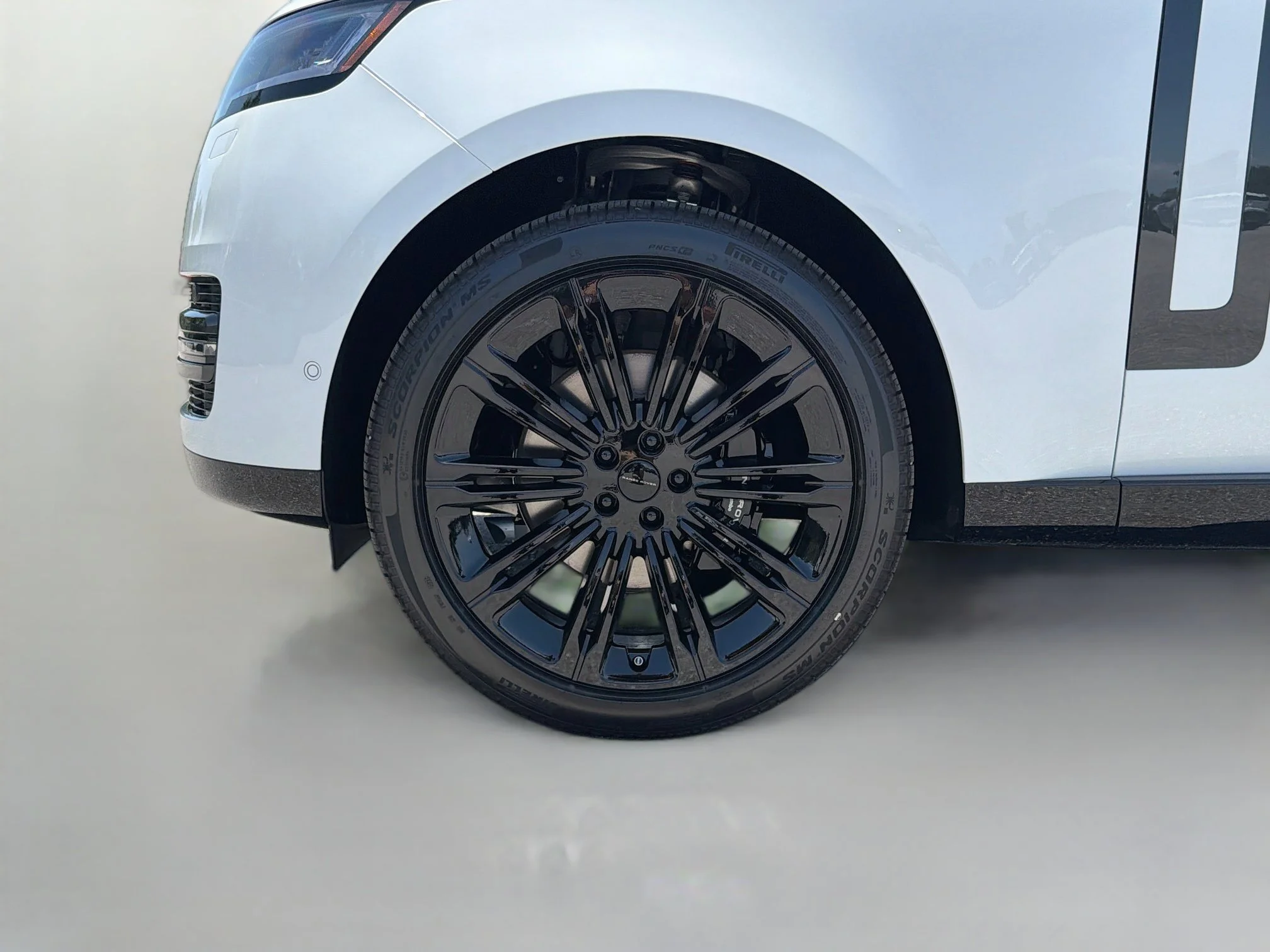 New 2026 Fuji White Land Rover SE image 43