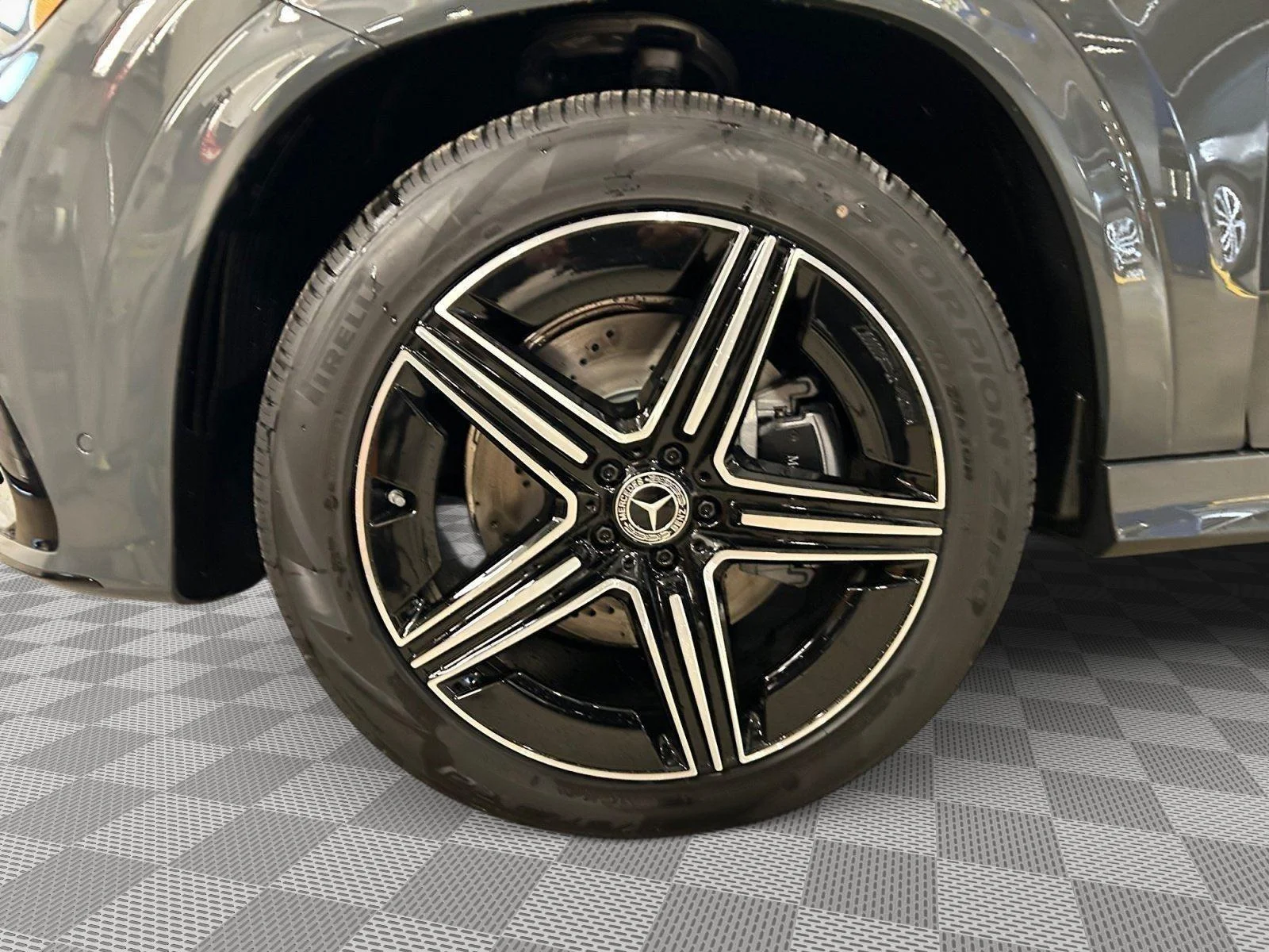 New 2026 MANUFAKTUR Silicon Grey Mercedes-Benz GLE 350 image 9