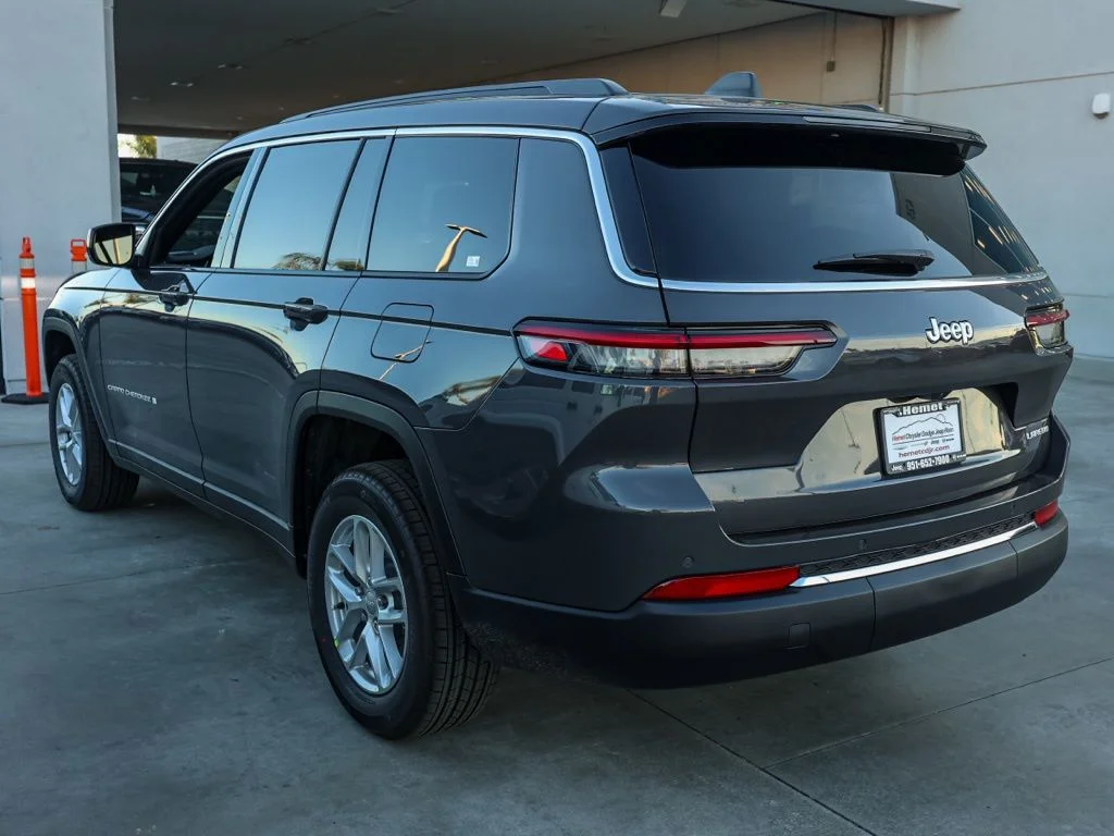 New 2026 Baltic Gray Metallic Clear-Coat Exterior Paint Jeep Laredo image 5