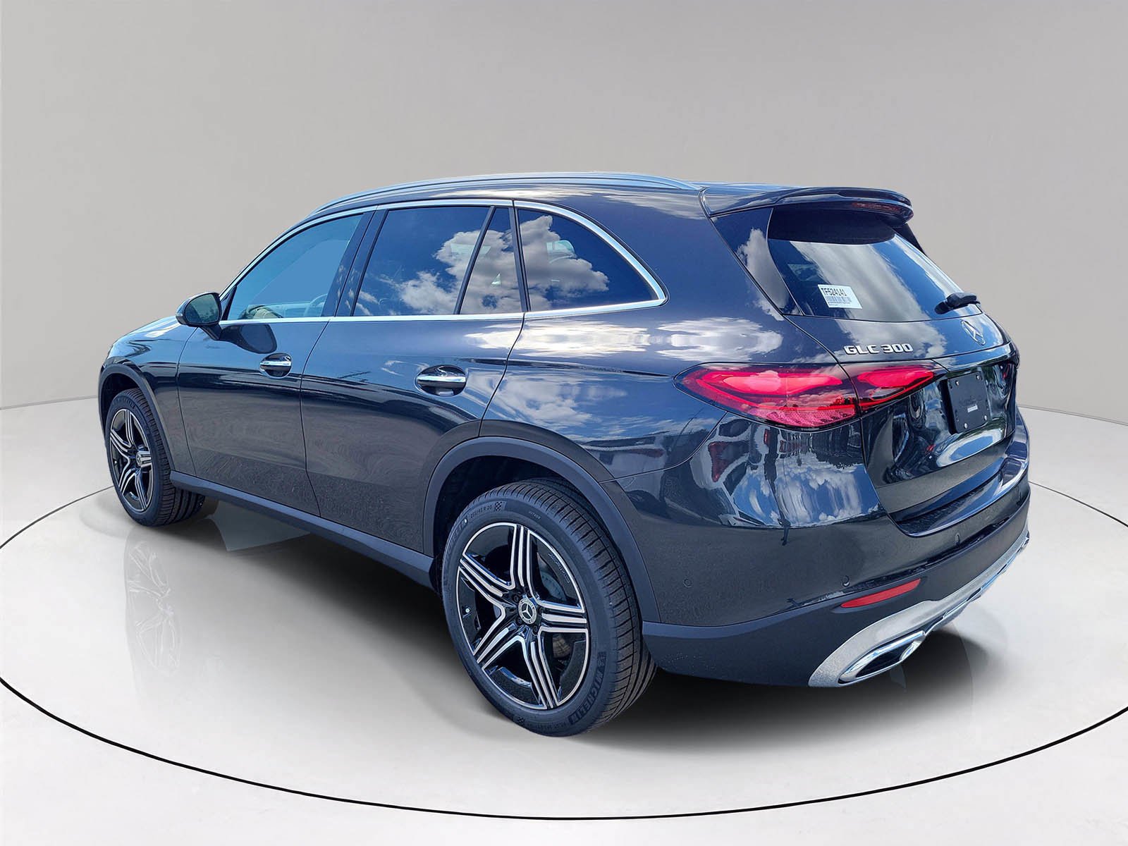New 2026 Graphite Grey Metallic Mercedes-Benz GLC 300 image 4