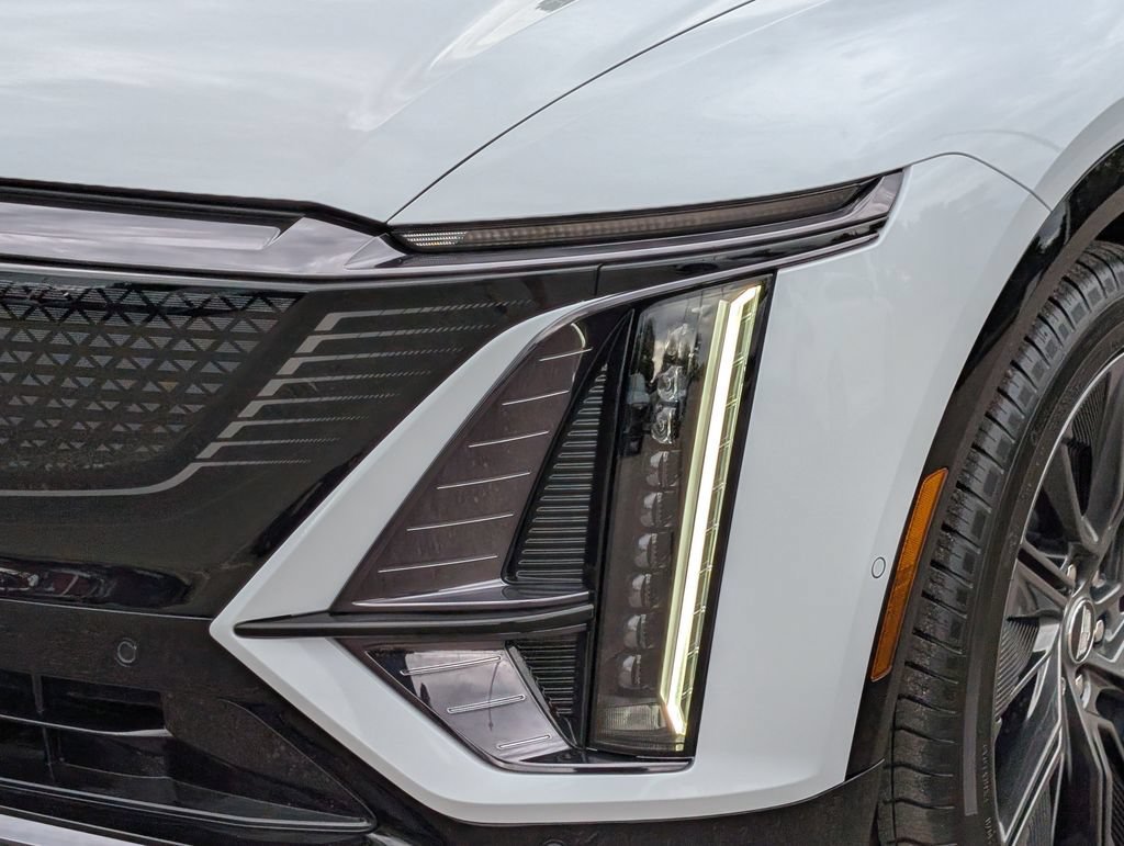 New 2027 Vibrant White Tricoat Cadillac Signature Sport image 8