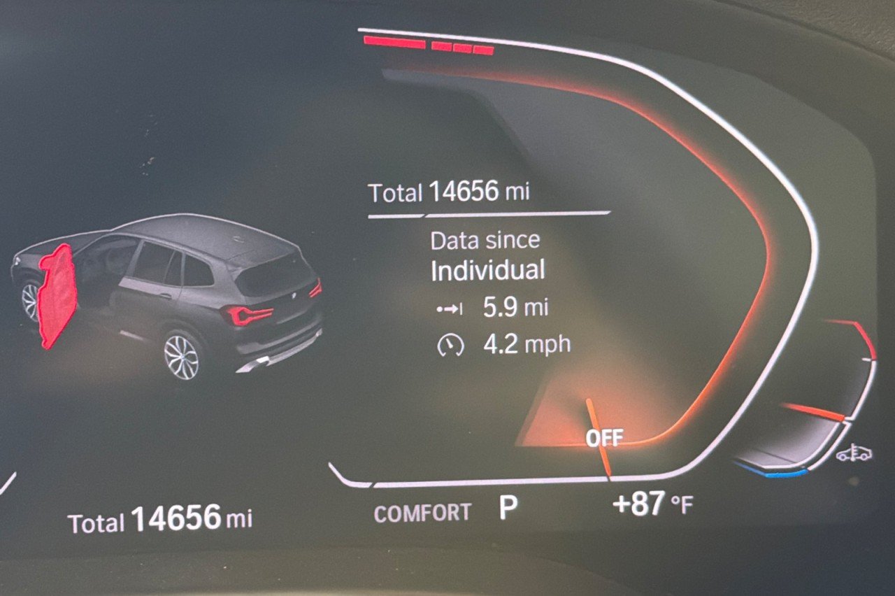 Used 2024 GRAPHITE GREY METALL BMW sDrive30i image 25
