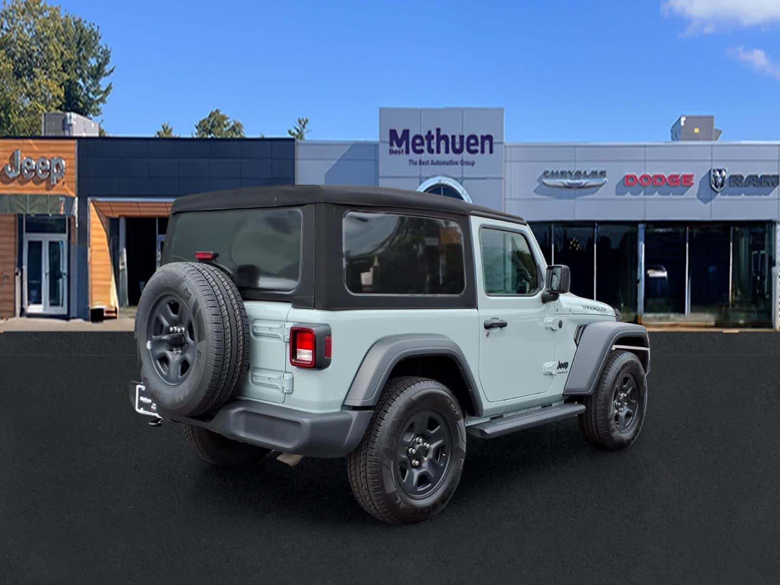 Used 2024 Earl Clearcoat Jeep Sport image 4