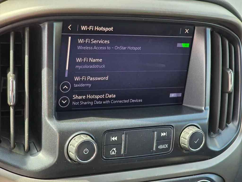 Used 2019 RED HOT Chevrolet 2WD Z71 image 21