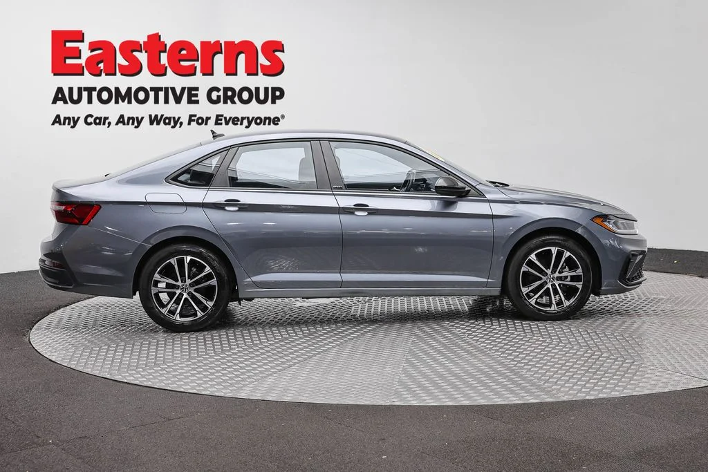 Used 2025 Gray Volkswagen 1.5T Sport image 4