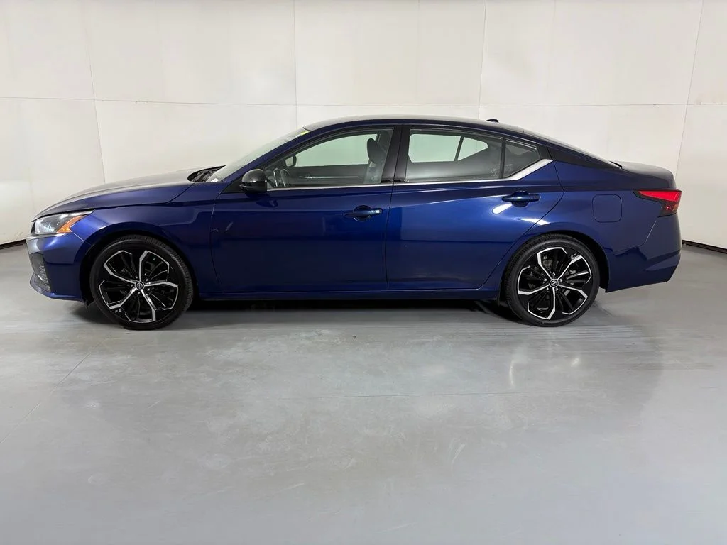 Used 2024 Blue Nissan 2.5 SR image 5