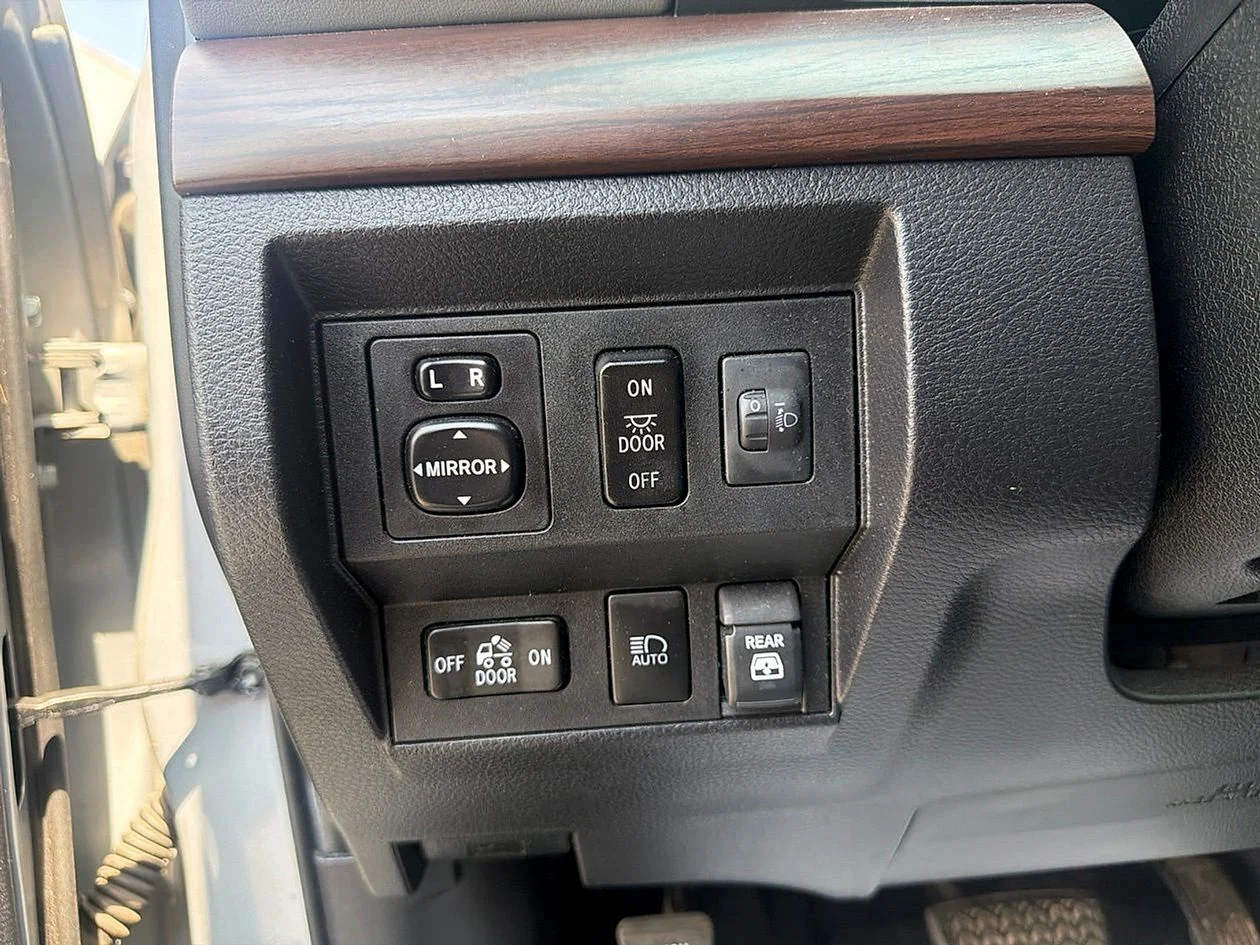 Used 2021  Toyota Limited image 13