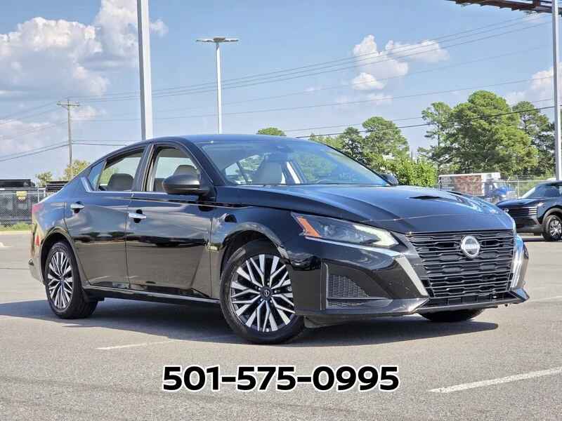 Used 2025 Super Black NISSAN SV FWD image 22