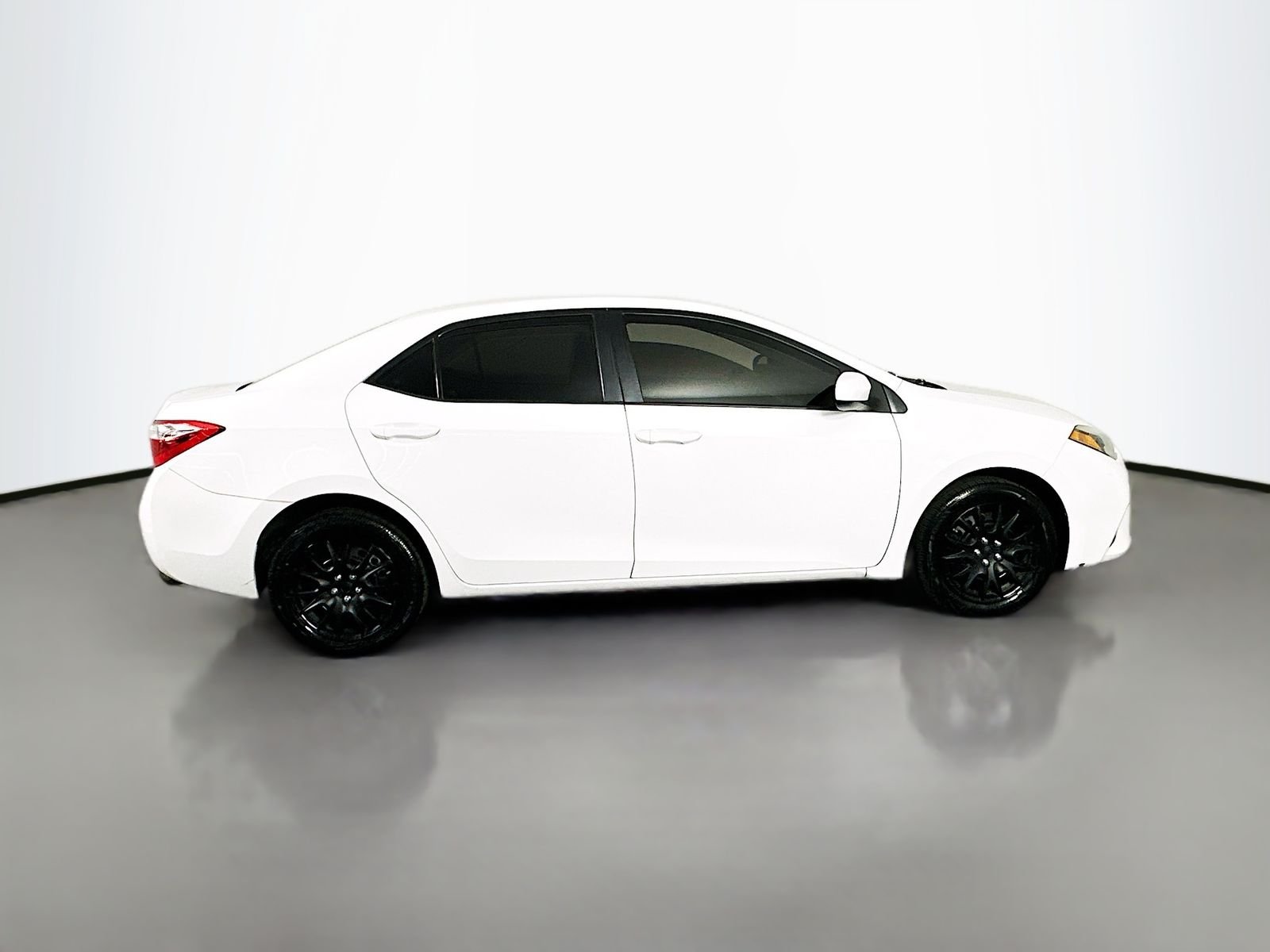 Used 2015 Super White Toyota LE image 9