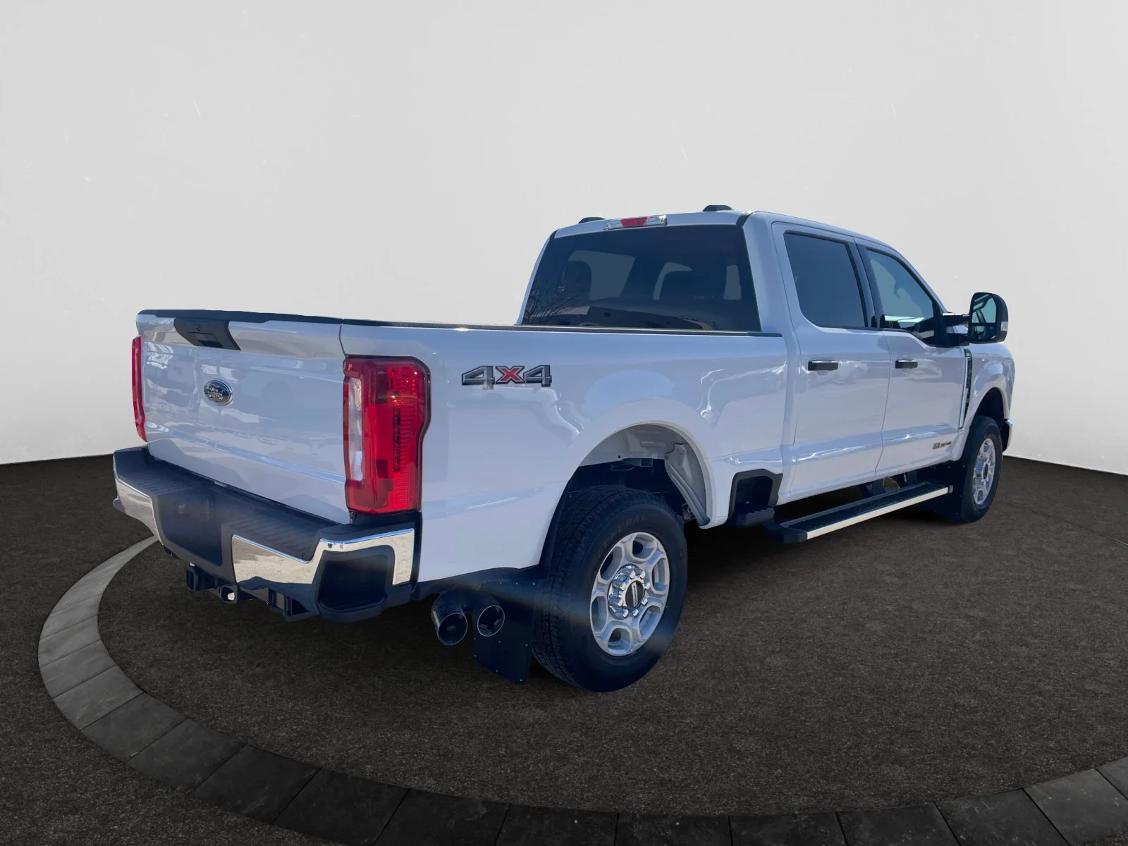 New 2026 Oxford White Ford XLT image 5
