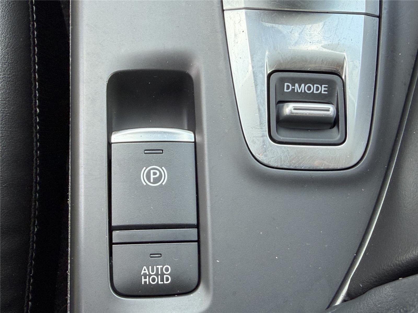 Used 2024 Radiant White INFINITI LUXE image 12