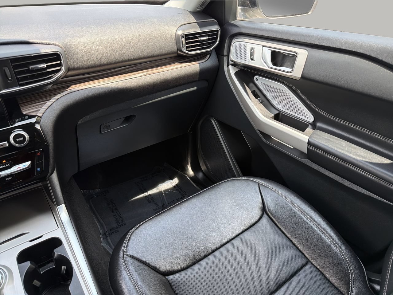 Used 2024 Star White Metallic Tri-Coat Ford Limited image 16