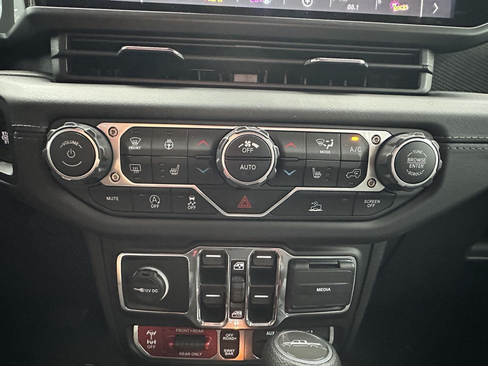 Used 2025 41 Jeep Rubicon image 16