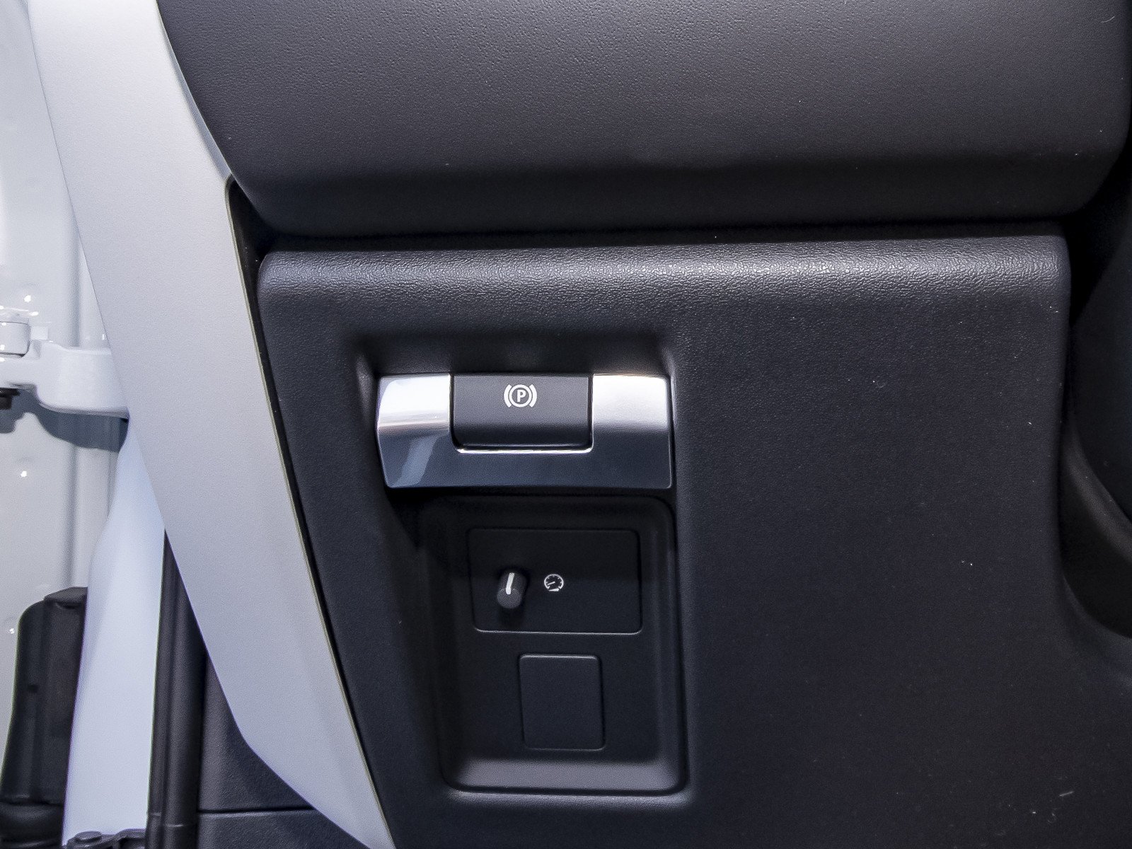 New 2026 Fuji White Land Rover X-Dynamic SE image 25