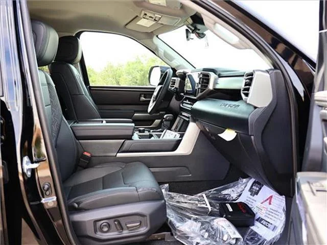 New 2024 Midnight Black Metallic Toyota SR5 (A10) 4x2 CrewMax 5.5 ft. box 145.7 in. WB image 10