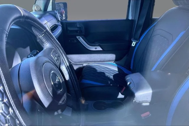 Used 2014 Gray Jeep Unlimited Rubicon image 6