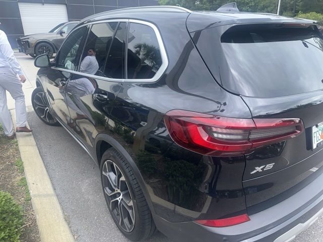Used 2021 Black Sapphire Metallic BMW sDrive40i image 4